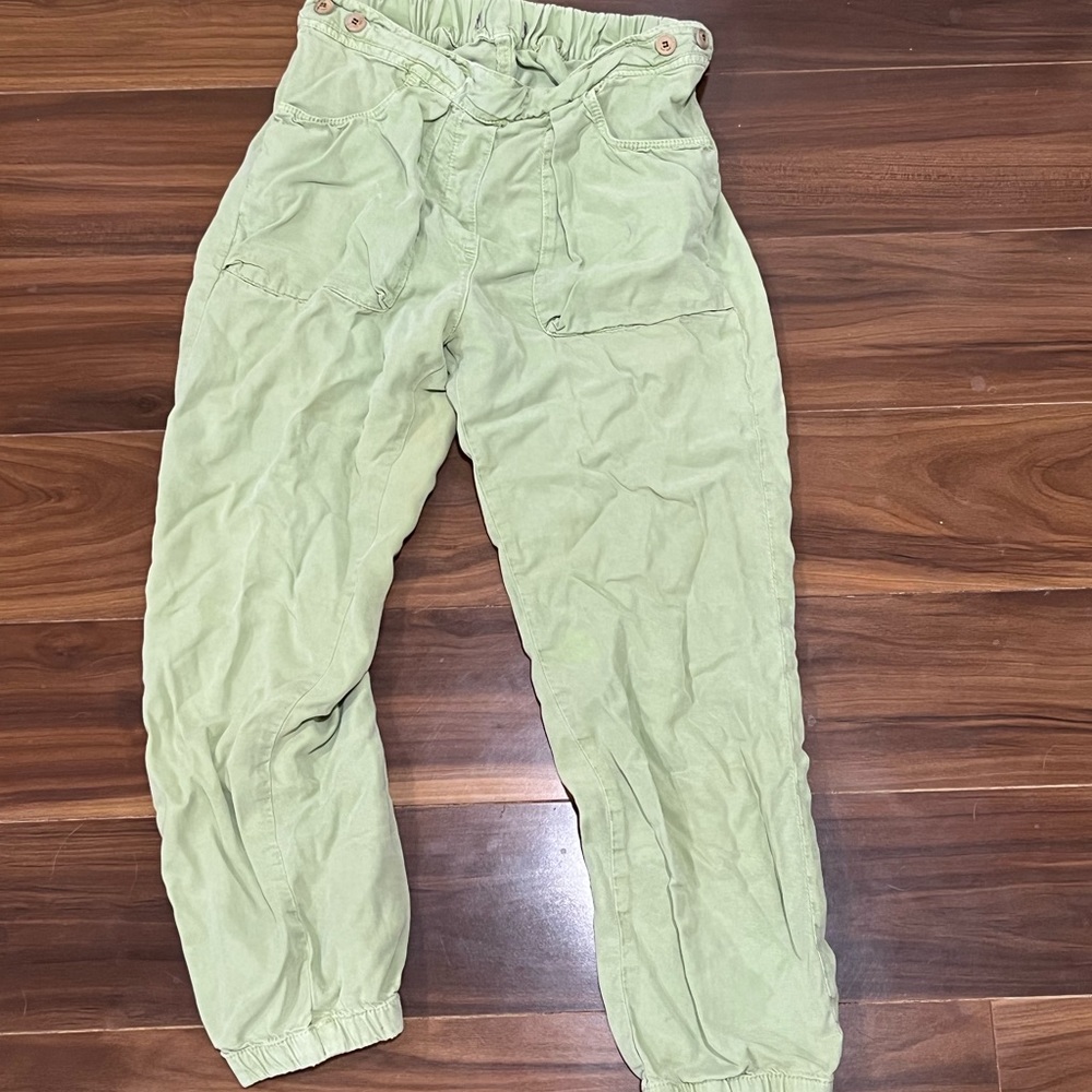 Fun Green Pants! - Picture 3 of 4